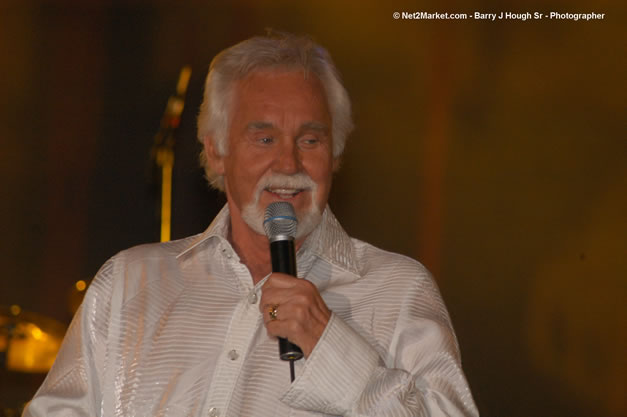 Kenny Rogers @ The Aqueduct on Rose Hall - Friday, January 26, 2007 - 10th Anniversary - Air Jamaica Jazz & Blues Festival 2007 - The Art of Music - Tuesday, January 23 - Saturday, January 27, 2007, The Aqueduct on Rose Hall, Montego Bay, Jamaica - Negril Travel Guide, Negril Jamaica WI - http://www.negriltravelguide.com - info@negriltravelguide.com...!