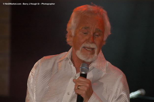 Kenny Rogers @ The Aqueduct on Rose Hall - Friday, January 26, 2007 - 10th Anniversary - Air Jamaica Jazz & Blues Festival 2007 - The Art of Music - Tuesday, January 23 - Saturday, January 27, 2007, The Aqueduct on Rose Hall, Montego Bay, Jamaica - Negril Travel Guide, Negril Jamaica WI - http://www.negriltravelguide.com - info@negriltravelguide.com...!