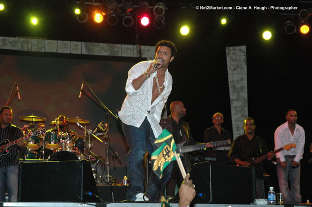 Shaggy @ The Aqueduct on Rose Hall - Friday, January 26, 2007 - 10th Anniversary - Air Jamaica Jazz & Blues Festival 2007 - The Art of Music - Tuesday, January 23 - Saturday, January 27, 2007, The Aqueduct on Rose Hall, Montego Bay, Jamaica - Negril Travel Guide, Negril Jamaica WI - http://www.negriltravelguide.com - info@negriltravelguide.com...!