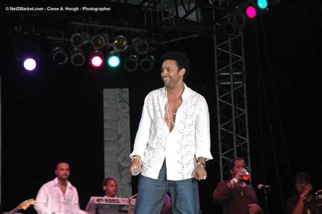 Shaggy @ The Aqueduct on Rose Hall - Friday, January 26, 2007 - 10th Anniversary - Air Jamaica Jazz & Blues Festival 2007 - The Art of Music - Tuesday, January 23 - Saturday, January 27, 2007, The Aqueduct on Rose Hall, Montego Bay, Jamaica - Negril Travel Guide, Negril Jamaica WI - http://www.negriltravelguide.com - info@negriltravelguide.com...!