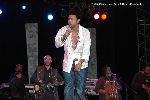 Shaggy @ The Aqueduct on Rose Hall - Friday, January 26, 2007 - 10th Anniversary - Air Jamaica Jazz & Blues Festival 2007 - The Art of Music - Tuesday, January 23 - Saturday, January 27, 2007, The Aqueduct on Rose Hall, Montego Bay, Jamaica - Negril Travel Guide, Negril Jamaica WI - http://www.negriltravelguide.com - info@negriltravelguide.com...!