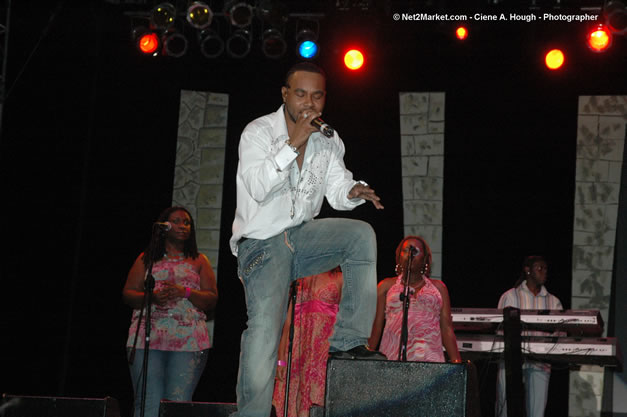 Shaggy @ The Aqueduct on Rose Hall - Friday, January 26, 2007 - 10th Anniversary - Air Jamaica Jazz & Blues Festival 2007 - The Art of Music - Tuesday, January 23 - Saturday, January 27, 2007, The Aqueduct on Rose Hall, Montego Bay, Jamaica - Negril Travel Guide, Negril Jamaica WI - http://www.negriltravelguide.com - info@negriltravelguide.com...!