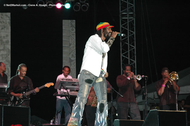 Shaggy @ The Aqueduct on Rose Hall - Friday, January 26, 2007 - 10th Anniversary - Air Jamaica Jazz & Blues Festival 2007 - The Art of Music - Tuesday, January 23 - Saturday, January 27, 2007, The Aqueduct on Rose Hall, Montego Bay, Jamaica - Negril Travel Guide, Negril Jamaica WI - http://www.negriltravelguide.com - info@negriltravelguide.com...!