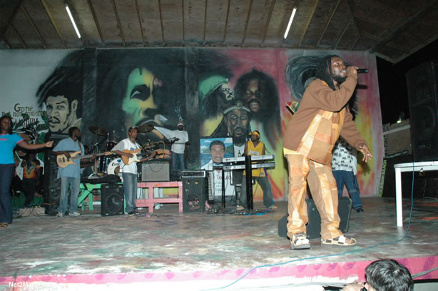 Reggae Superstar - Bush Man @ Bourbon Beach with Boddy Dread & Singing Honour - Presented by Our Music Promotions - Omar & Ama-Donna - Saturday, May 14, 2005 - Negril Travel Guide, Negril Jamaica WI - http://www.negriltravelguide.com - info@negriltravelguide.com...!