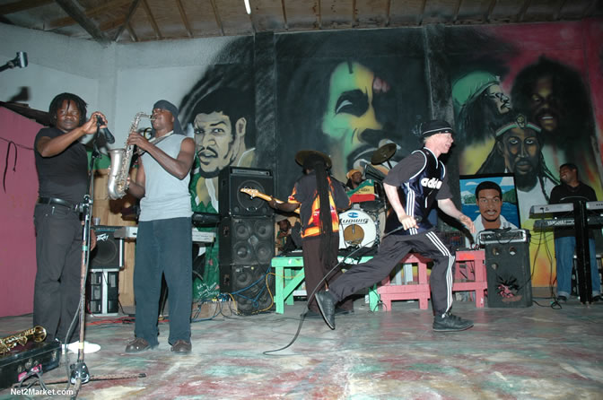 Frankie Paul & King Yellowman - Bobby Dread - Swallow - backed by the Indika Band - MC Earl Polkadot - Presented by Boubon Beach Restaurant, Beach Bar & Oceanfront Accommodations - Negril Travel Guide, Negril Jamaica WI - http://www.negriltravelguide.com - info@negriltravelguide.com...!