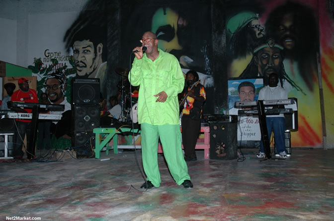 Frankie Paul & King Yellowman - Bobby Dread - Swallow - backed by the Indika Band - MC Earl Polkadot - Presented by Boubon Beach Restaurant, Beach Bar & Oceanfront Accommodations - Negril Travel Guide, Negril Jamaica WI - http://www.negriltravelguide.com - info@negriltravelguide.com...!