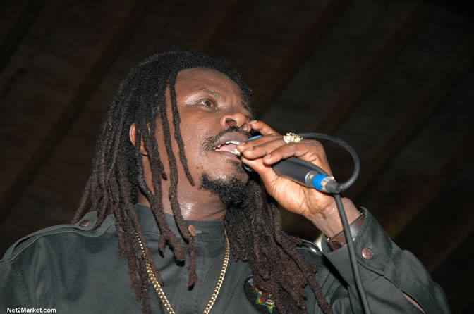 The Messenger, Reggae Super Star - Luciano - Gregory Isaacs - Bobby Dread - Swallow - backed by the Indika Band - Boubon Beach Restaurant, Beach Bar & Oceanfront Accommodations - Negril Travel Guide, Negril Jamaica WI - http://www.negriltravelguide.com - info@negriltravelguide.com...!