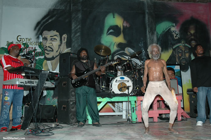 The Messenger, Reggae Super Star - Luciano - Gregory Isaacs - Bobby Dread - Swallow - backed by the Indika Band - Boubon Beach Restaurant, Beach Bar & Oceanfront Accommodations - Negril Travel Guide, Negril Jamaica WI - http://www.negriltravelguide.com - info@negriltravelguide.com...!