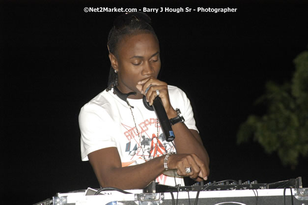 45 Cure's - Cure Fest 2007 - Selector Spin-Off: Sound System Selectors vs. Radio DJ's - Hosted by MC Nuffy, Pier 1, Montego Bay, Jamaica - Saturday, October 13, 2007 - Cure Fest 2007 October 12th-14th, 2007 Presented by Danger Promotions, Iyah Cure Promotions, and Brass Gate Promotions - Alison Young, Publicist - Photographs by Net2Market.com - Barry J. Hough Sr, Photographer - Negril Travel Guide, Negril Jamaica WI - http://www.negriltravelguide.com - info@negriltravelguide.com...!