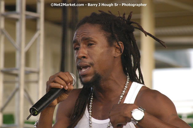 Jah Cure - Cure Fest 2007 - Longing For Concert at Trelawny Multi Purpose Stadium, Trelawny, Jamaica - Sunday, October 14, 2007 - Cure Fest 2007 October 12th-14th, 2007 Presented by Danger Promotions, Iyah Cure Promotions, and Brass Gate Promotions - Alison Young, Publicist - Photographs by Net2Market.com - Barry J. Hough Sr, Photographer - Negril Travel Guide, Negril Jamaica WI - http://www.negriltravelguide.com - info@negriltravelguide.com...!