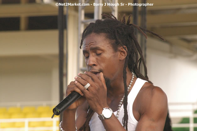 Jah Cure - Cure Fest 2007 - Longing For Concert at Trelawny Multi Purpose Stadium, Trelawny, Jamaica - Sunday, October 14, 2007 - Cure Fest 2007 October 12th-14th, 2007 Presented by Danger Promotions, Iyah Cure Promotions, and Brass Gate Promotions - Alison Young, Publicist - Photographs by Net2Market.com - Barry J. Hough Sr, Photographer - Negril Travel Guide, Negril Jamaica WI - http://www.negriltravelguide.com - info@negriltravelguide.com...!