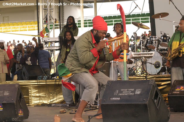 Jah Cure - Cure Fest 2007 - Longing For Concert at Trelawny Multi Purpose Stadium, Trelawny, Jamaica - Sunday, October 14, 2007 - Cure Fest 2007 October 12th-14th, 2007 Presented by Danger Promotions, Iyah Cure Promotions, and Brass Gate Promotions - Alison Young, Publicist - Photographs by Net2Market.com - Barry J. Hough Sr, Photographer - Negril Travel Guide, Negril Jamaica WI - http://www.negriltravelguide.com - info@negriltravelguide.com...!