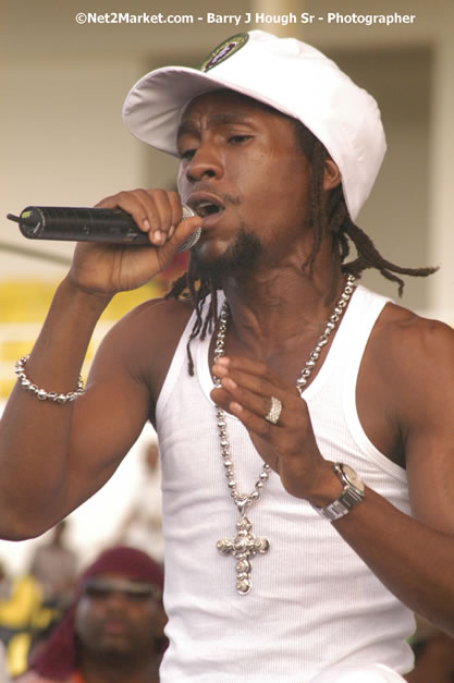 Jah Cure - Cure Fest 2007 - Longing For Concert at Trelawny Multi Purpose Stadium, Trelawny, Jamaica - Sunday, October 14, 2007 - Cure Fest 2007 October 12th-14th, 2007 Presented by Danger Promotions, Iyah Cure Promotions, and Brass Gate Promotions - Alison Young, Publicist - Photographs by Net2Market.com - Barry J. Hough Sr, Photographer - Negril Travel Guide, Negril Jamaica WI - http://www.negriltravelguide.com - info@negriltravelguide.com...!