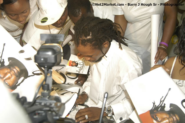 Jah Cure Signs Guest Poster - Reflections - Cure Fest 2007 - All White Birth-Night Party - Hosted by Jah Cure - Starfish Trelawny Hotel - Trelawny, Jamaica - Friday, October 12, 2007 - Cure Fest 2007 October 12th-14th, 2007 Presented by Danger Promotions, Iyah Cure Promotions, and Brass Gate Promotions - Alison Young, Publicist - Photographs by Net2Market.com - Barry J. Hough Sr, Photographer - Negril Travel Guide, Negril Jamaica WI - http://www.negriltravelguide.com - info@negriltravelguide.com...!