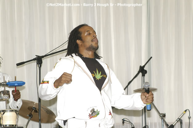 Live Wyya - Reflections - Cure Fest 2007 - All White Birth-Night Party - Hosted by Jah Cure - Starfish Trelawny Hotel - Trelawny, Jamaica - Friday, October 12, 2007 - Cure Fest 2007 October 12th-14th, 2007 Presented by Danger Promotions, Iyah Cure Promotions, and Brass Gate Promotions - Alison Young, Publicist - Photographs by Net2Market.com - Barry J. Hough Sr, Photographer - Negril Travel Guide, Negril Jamaica WI - http://www.negriltravelguide.com - info@negriltravelguide.com...!