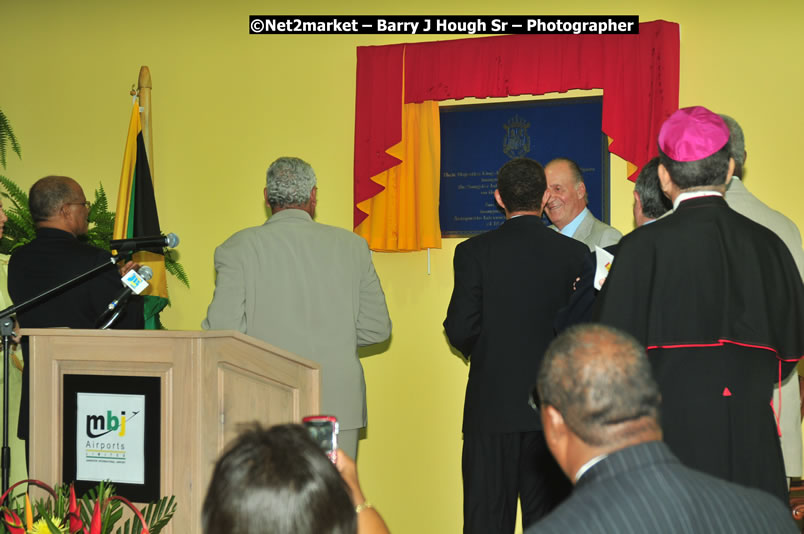 The Unveiling Of The Commemorative Plaque By The Honourable Prime Minister, Orette Bruce Golding, MP, And Their Majesties, King Juan Carlos I And Queen Sofia Of Spain - On Wednesday, February 18, 2009, Marking The Completion Of The Expansion Of Sangster International Airport, Venue at Sangster International Airport, Montego Bay, St James, Jamaica - Wednesday, February 18, 2009 - Photographs by Net2Market.com - Barry J. Hough Sr, Photographer/Photojournalist - Negril Travel Guide, Negril Jamaica WI - http://www.negriltravelguide.com - info@negriltravelguide.com...!