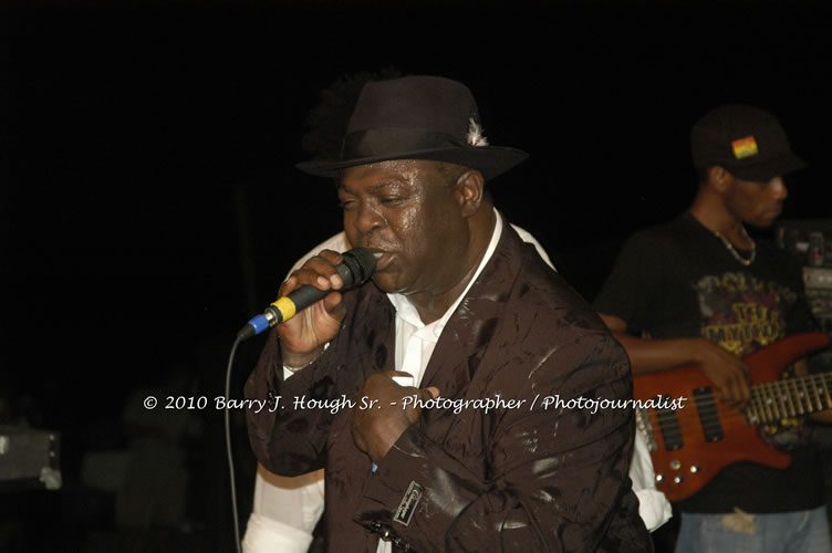 Chaka Demus & Pliers - Live In Concert @ Negril Escape Resort and Spa, December 8, 2009, One Love Drive, West End, Negril, Westmoreland, Jamaica W.I. - Photographs by Net2Market.com - Barry J. Hough Sr, Photographer/Photojournalist - Negril Travel Guide, Negril Jamaica WI - http://www.negriltravelguide.com - info@negriltravelguide.com...!