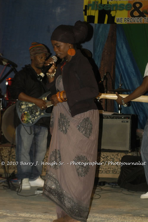 Etana - Live In Concert - One Love Reggae Concert Series 09/10 @ Negril Escape Resort and Spa, December 22, 2009, One Love Drive, West End, Negril, Westmoreland, Jamaica W.I. - Photographs by Net2Market.com - Barry J. Hough Sr, Photographer/Photojournalist - Negril Travel Guide, Negril Jamaica WI - http://www.negriltravelguide.com - info@negriltravelguide.com...!