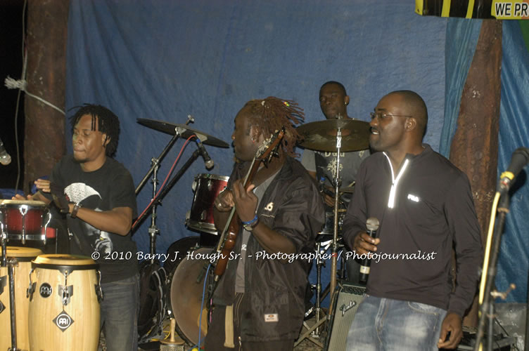 Etana - Live In Concert - One Love Reggae Concert Series 09/10 @ Negril Escape Resort and Spa, December 22, 2009, One Love Drive, West End, Negril, Westmoreland, Jamaica W.I. - Photographs by Net2Market.com - Barry J. Hough Sr, Photographer/Photojournalist - Negril Travel Guide, Negril Jamaica WI - http://www.negriltravelguide.com - info@negriltravelguide.com...!