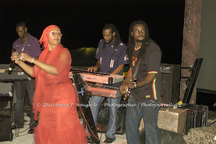 Marcia Griffiths & Edge Michael - Live In Concert - One Love Reggae Concert Series 09/10 @ Negril Escape Resort and Spa, December 29, 2009, One Love Drive, West End, Negril, Westmoreland, Jamaica W.I. - Photographs by Net2Market.com - Barry J. Hough Sr, Photographer/Photojournalist - Negril Travel Guide, Negril Jamaica WI - http://www.negriltravelguide.com - info@negriltravelguide.com...!