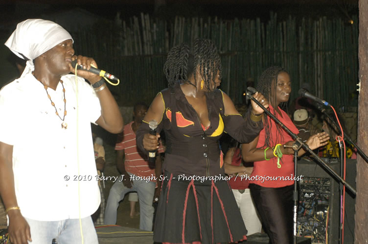 Richie Spice - Live In Concert - One Love Reggae Concert Series 09/10 @ Negril Escape Resort and Spa, January 19, 2010, One Love Drive, West End, Negril, Westmoreland, Jamaica W.I. - Photographs by Net2Market.com - Barry J. Hough Sr, Photographer/Photojournalist - Negril Travel Guide, Negril Jamaica WI - http://www.negriltravelguide.com - info@negriltravelguide.com...!