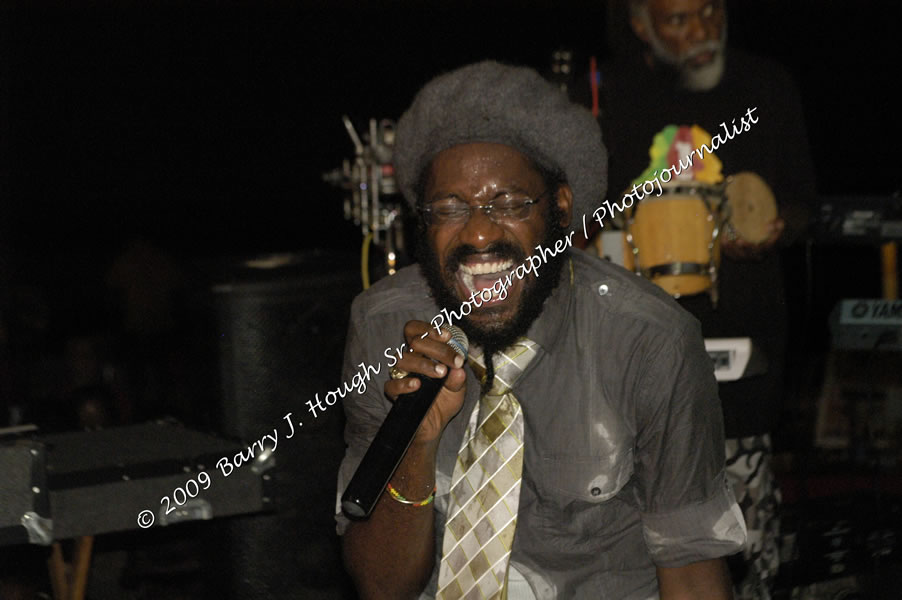  Tarrus Riley - Live in Concert - at the One Love Reggae Concert Series 09/10 @ Negril Escape Resort & Spa - Also Featuring: Mistic Bowie, Monday Justice, Cash, Dean Frazier - DJ Gemini - MC Oliver Cargill, Negril Escape Resort & Spa, One Love Drive, West End, Negril, Westmoreland, Jamaica W.I. - Tuesday, November 17, 2009 - Photographs by Net2Market.com - Barry J. Hough Sr, Photographer / Photojournalist - Photos taken with a Nikon D70, D100, or D300 - Negril Travel Guide, Negril Jamaica WI - http://www.negriltravelguide.com - info@negriltravelguide.com...!