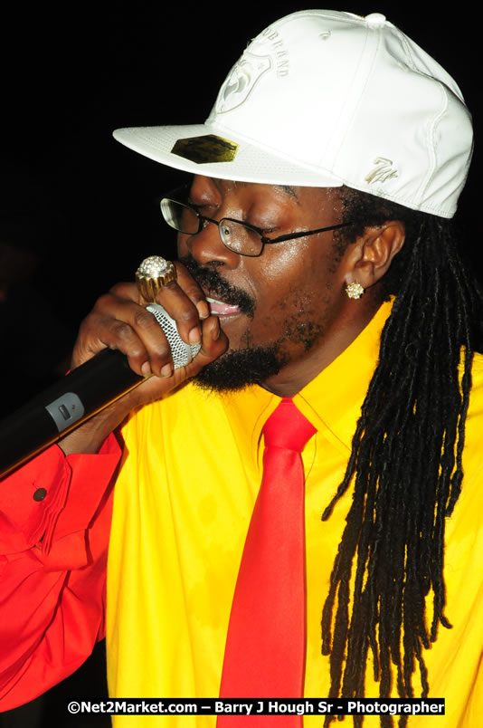 Beenie Man - Live in Concert, plus Hiyah Grade Band @ The Sunset Show @ Negril Escape Resort and Spa, Tuesday, February 3, 2009 - Live Reggae Music at Negril Escape - Tuesday Nights 6:00PM to 10:00 PM - One Love Drive, West End, Negril, Westmoreland, Jamaica W.I. - Photographs by Net2Market.com - Barry J. Hough Sr, Photographer/Photojournalist - The Negril Travel Guide - Negril's and Jamaica's Number One Concert Photography Web Site with over 40,000 Jamaican Concert photographs Published -  Negril Travel Guide, Negril Jamaica WI - http://www.negriltravelguide.com - info@negriltravelguide.com...!