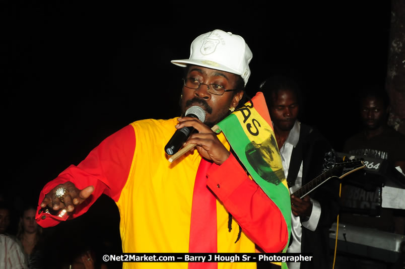 Beenie Man - Live in Concert, plus Hiyah Grade Band @ The Sunset Show @ Negril Escape Resort and Spa, Tuesday, February 3, 2009 - Live Reggae Music at Negril Escape - Tuesday Nights 6:00PM to 10:00 PM - One Love Drive, West End, Negril, Westmoreland, Jamaica W.I. - Photographs by Net2Market.com - Barry J. Hough Sr, Photographer/Photojournalist - The Negril Travel Guide - Negril's and Jamaica's Number One Concert Photography Web Site with over 40,000 Jamaican Concert photographs Published -  Negril Travel Guide, Negril Jamaica WI - http://www.negriltravelguide.com - info@negriltravelguide.com...!