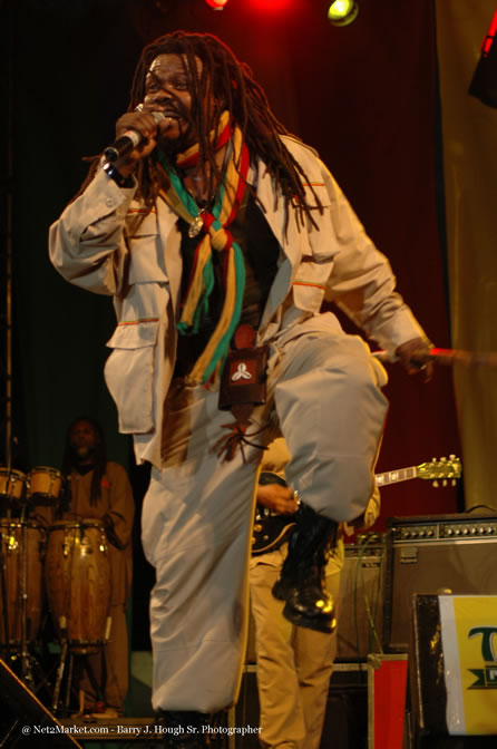 Luciano - Tru Juice Rebel Salute 2006 - Reggae's Premiere Roots Festival - Pre-Show Venue Photos -Port Kaiser Sports Club, Saturday, January 14, 2006 - Negril Travel Guide, Negril Jamaica WI - http://www.negriltravelguide.com - info@negriltravelguide.com...!