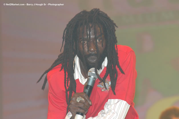 Buju Banton @ Tru-Juice Rebel Salute 2007 - Saturday, January 13, 2007, Port Kaiser Sports Club, St. Elizabeth - Negril Travel Guide, Negril Jamaica WI - http://www.negriltravelguide.com - info@negriltravelguide.com...!