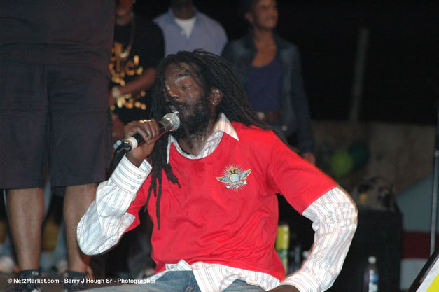 Buju Banton @ Tru-Juice Rebel Salute 2007 - Saturday, January 13, 2007, Port Kaiser Sports Club, St. Elizabeth - Negril Travel Guide, Negril Jamaica WI - http://www.negriltravelguide.com - info@negriltravelguide.com...!