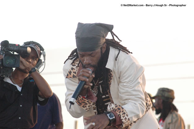 Junior Kelly @ Tru-Juice Rebel Salute 2007 - Saturday, January 13, 2007, Port Kaiser Sports Club, St. Elizabeth - Negril Travel Guide, Negril Jamaica WI - http://www.negriltravelguide.com - info@negriltravelguide.com...!