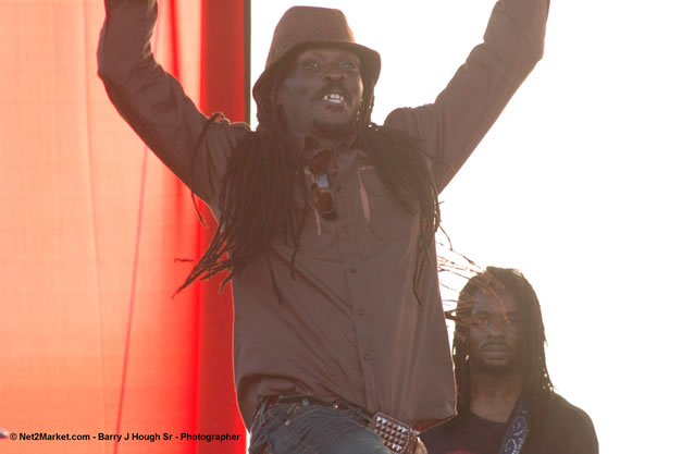 Tony Rebel Closing Tru-Juice Rebel Salute 2007 - Saturday, January 13, 2007, Port Kaiser Sports Club, St. Elizabeth - Negril Travel Guide, Negril Jamaica WI - http://www.negriltravelguide.com - info@negriltravelguide.com...!