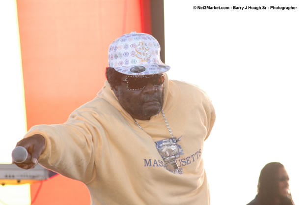 Tony Rebel Closing Tru-Juice Rebel Salute 2007 - Saturday, January 13, 2007, Port Kaiser Sports Club, St. Elizabeth - Negril Travel Guide, Negril Jamaica WI - http://www.negriltravelguide.com - info@negriltravelguide.com...!