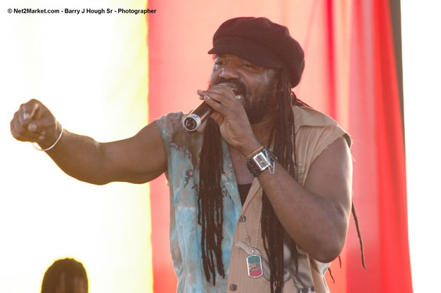 Tony Rebel Closing Tru-Juice Rebel Salute 2007 - Saturday, January 13, 2007, Port Kaiser Sports Club, St. Elizabeth - Negril Travel Guide, Negril Jamaica WI - http://www.negriltravelguide.com - info@negriltravelguide.com...!