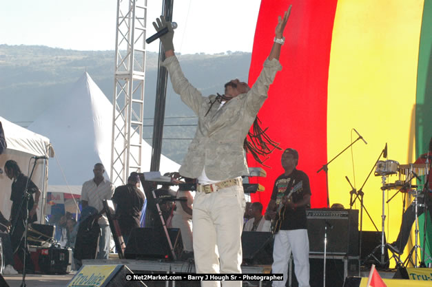 Jah Cure at Tru-Juice Rebel Salute 2008 - The 15th staging of Tru-Juice Rebel Salute, Saturday, January 12, 2008, Port Kaiser Sports Club, St. Elizabeth, Jamaica W.I. - Photographs by Net2Market.com - Barry J. Hough Sr, Photographer - Negril Travel Guide, Negril Jamaica WI - http://www.negriltravelguide.com - info@negriltravelguide.com...!