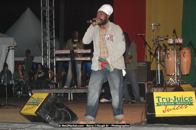 Luton Fyah at Tru-Juice Rebel Salute 2008 - The 15th staging of Tru-Juice Rebel Salute, Saturday, January 12, 2008, Port Kaiser Sports Club, St. Elizabeth, Jamaica W.I. - Photographs by Net2Market.com - Barry J. Hough Sr, Photographer - Negril Travel Guide, Negril Jamaica WI - http://www.negriltravelguide.com - info@negriltravelguide.com...!