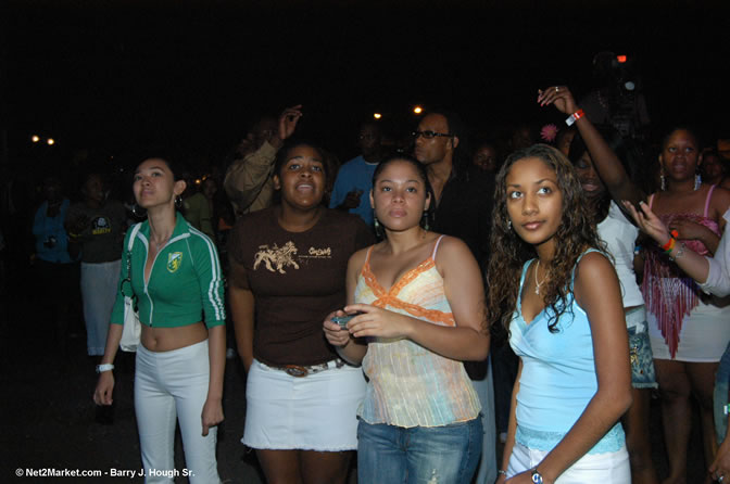 Other Photos - Red Stripe Reggae Sumfest 2005 - International Night #2 - July 23th, 2005 - Negril Travel Guide, Negril Jamaica WI - http://www.negriltravelguide.com - info@negriltravelguide.com...!