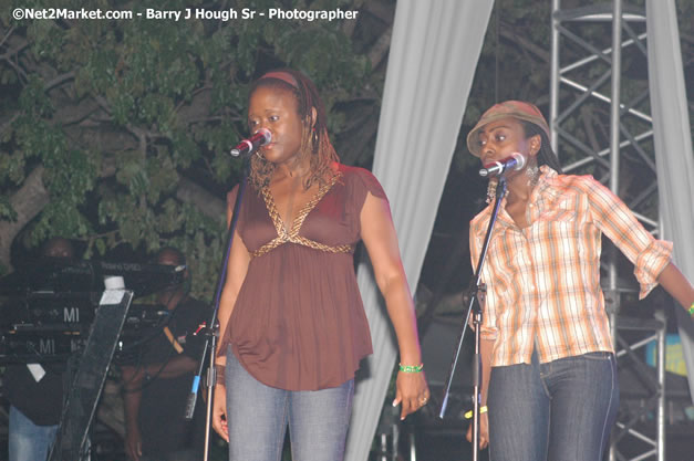 Anthony B - Explosion - Red Stripe Reggae Sumfest 2007 - Thursday, July 19, 2007 - Red Stripe Reggae Sumfest 2007 at Catherine Hall, Montego Bay, St James, Jamaica W.I. - Negril Travel Guide, Negril Jamaica WI - http://www.negriltravelguide.com - info@negriltravelguide.com...!