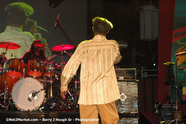 Beres Hammond - Red Stripe Reggae Sumfest 2007 - Zenith - Saturday, July 21, 2007 - Catherine Hall, Montego Bay, St James, Jamaica W.I. - Negril Travel Guide, Negril Jamaica WI - http://www.negriltravelguide.com - info@negriltravelguide.com...!