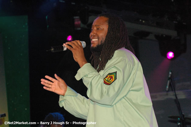 Dwayne Stephenson - Red Stripe Reggae Sumfest 2007 - Zenith - Saturday, July 21, 2007 - Catherine Hall, Montego Bay, St James, Jamaica W.I. - Negril Travel Guide, Negril Jamaica WI - http://www.negriltravelguide.com - info@negriltravelguide.com...!