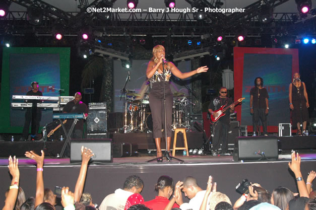 Mary J. Blige - Red Stripe Reggae Sumfest 2007 - Zenith - Saturday, July 21, 2007 - Catherine Hall, Montego Bay, St James, Jamaica W.I. - Negril Travel Guide, Negril Jamaica WI - http://www.negriltravelguide.com - info@negriltravelguide.com...!