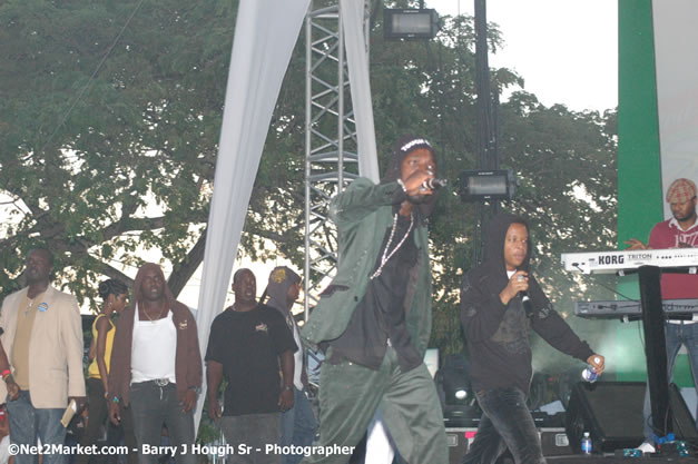 Mavado - Explosion - Red Stripe Reggae Sumfest 2007 - Thursday, July 19, 2007 - Red Stripe Reggae Sumfest 2007 at Catherine Hall, Montego Bay, St James, Jamaica W.I. - Negril Travel Guide, Negril Jamaica WI - http://www.negriltravelguide.com - info@negriltravelguide.com...!