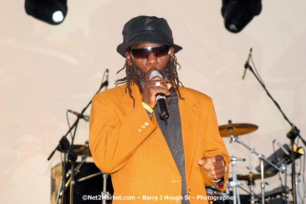 Mighty Diamonds - Red Stripe Reggae Sumfest 2007 - Zenith - Saturday, July 21, 2007 - Catherine Hall, Montego Bay, St James, Jamaica W.I. - Negril Travel Guide, Negril Jamaica WI - http://www.negriltravelguide.com - info@negriltravelguide.com...!