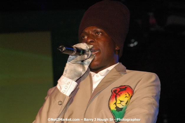 Richie Spice  - Red Stripe Reggae Sumfest 2007 - Zenith - Saturday, July 21, 2007 - Catherine Hall, Montego Bay, St James, Jamaica W.I. - Negril Travel Guide, Negril Jamaica WI - http://www.negriltravelguide.com - info@negriltravelguide.com...!