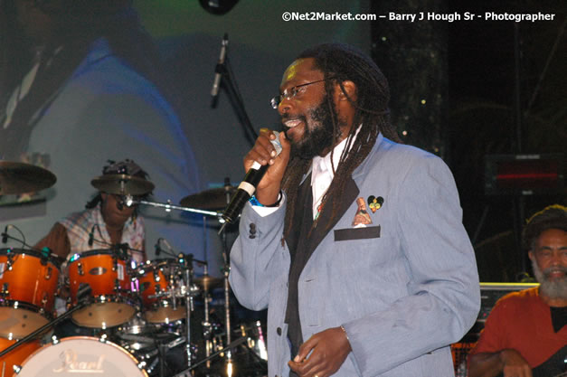 Tarrus Riley - Red Stripe Reggae Sumfest 2007 - Zenith - Saturday, July 21, 2007 - Catherine Hall, Montego Bay, St James, Jamaica W.I. - Negril Travel Guide, Negril Jamaica WI - http://www.negriltravelguide.com - info@negriltravelguide.com...!