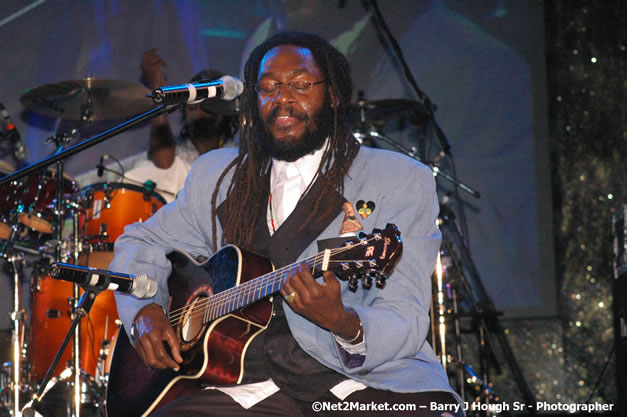 Tarrus Riley - Red Stripe Reggae Sumfest 2007 - Zenith - Saturday, July 21, 2007 - Catherine Hall, Montego Bay, St James, Jamaica W.I. - Negril Travel Guide, Negril Jamaica WI - http://www.negriltravelguide.com - info@negriltravelguide.com...!