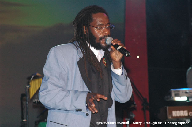 Tarrus Riley - Red Stripe Reggae Sumfest 2007 - Zenith - Saturday, July 21, 2007 - Catherine Hall, Montego Bay, St James, Jamaica W.I. - Negril Travel Guide, Negril Jamaica WI - http://www.negriltravelguide.com - info@negriltravelguide.com...!