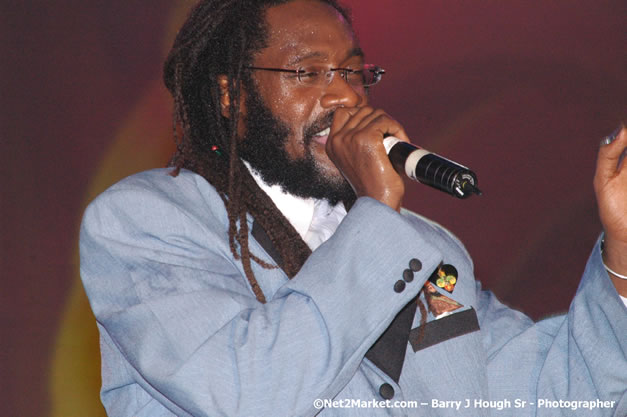 Tarrus Riley - Red Stripe Reggae Sumfest 2007 - Zenith - Saturday, July 21, 2007 - Catherine Hall, Montego Bay, St James, Jamaica W.I. - Negril Travel Guide, Negril Jamaica WI - http://www.negriltravelguide.com - info@negriltravelguide.com...!