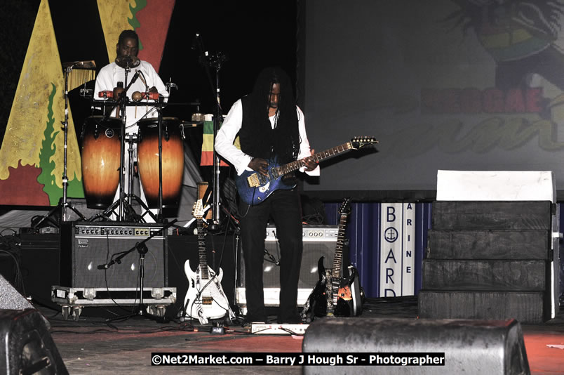 Beres Hammond @ Red Stripe Reggae Sumfest 2008 International Night 2, Catherine Hall, Montego Bay - Saturday, July 19, 2008 - Reggae Sumfest 2008 July 13 - July 19, 2008 - Photographs by Net2Market.com - Barry J. Hough Sr. Photojournalist/Photograper - Photographs taken with a Nikon D300 - Negril Travel Guide, Negril Jamaica WI - http://www.negriltravelguide.com - info@negriltravelguide.com...!